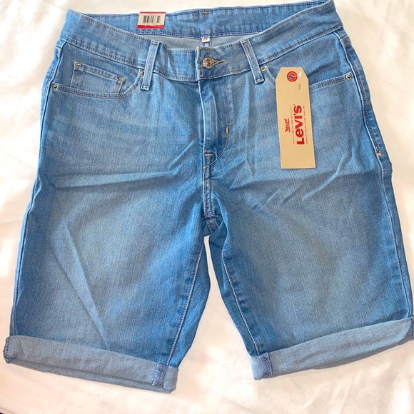 Levi Bermuda Mid Rise Slim through hip and thigh. New with tags. - Picture 1 of 8